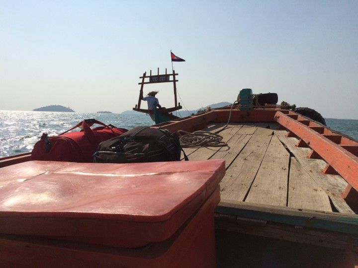 Foto: Eli Zubiria. Barco que lleva las isla de Koh Tonsay, en Camboya