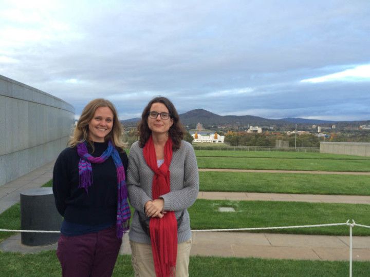 Foto: Eli Zubiria. Con Jess en el tejado del parlamento australiano, en Canberra.